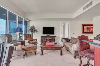 Photo #4: 2222412 Listing