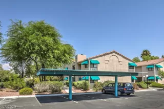 Photo #2: 2222500 Listing