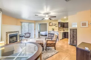 Photo #3: 2222500 Listing