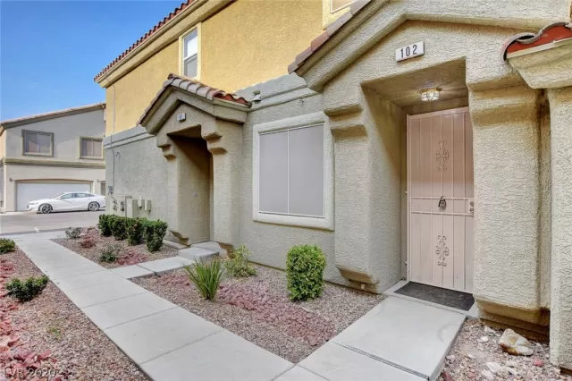 MLS: 2222528 Condo For Sale