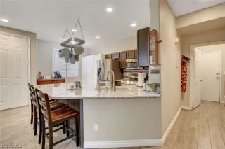 Photo #5: 2222528 Listing