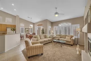 Photo #5: 2222663 Listing