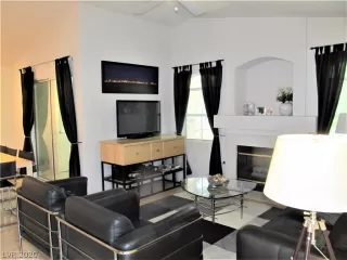 Photo #5: 2222836 Listing