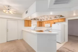 Photo #6: 2222954 Listing