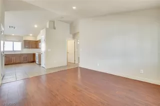 Photo #5: 2223094 Listing