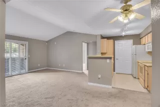 Photo #4: 2223472 Listing