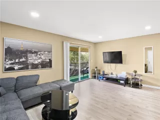 Photo #1: 2223757 Listing