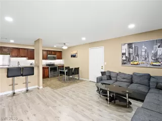 Photo #2: 2223757 Listing