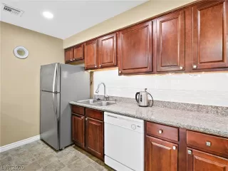 Photo #5: 2223757 Listing