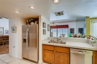 Photo #2: 2223827 Listing