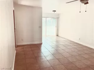 Photo #4: 2223868 Listing