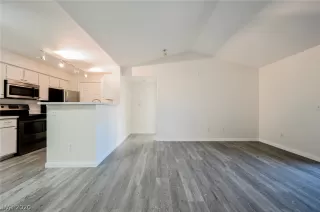 Photo #4: 2224079 Listing