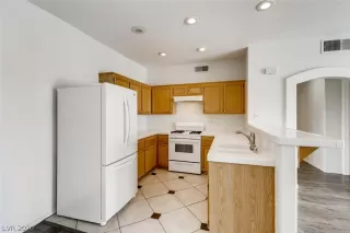 Photo #3: 2224160 Listing