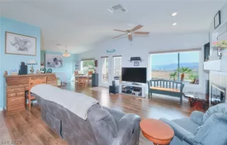 Photo #2: 2224291 Listing