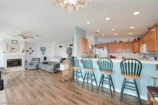 Photo #3: 2224291 Listing