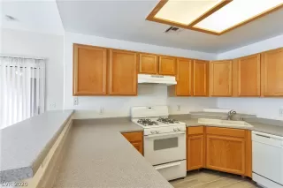 Photo #5: 2224299 Listing