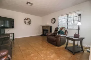 Photo #3: 2224300 Listing