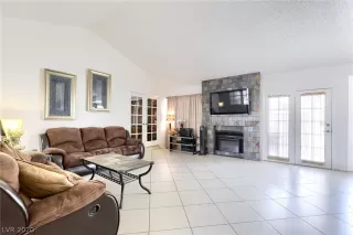 Photo #5: 2224339 Listing