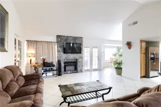 Photo #6: 2224339 Listing