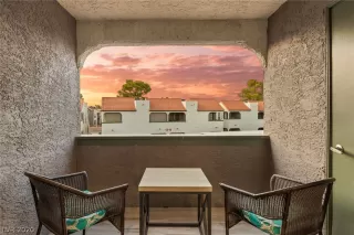 Photo #5: 2224430 Listing