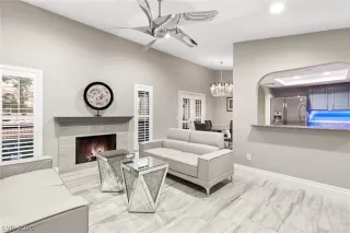 Photo #6: 2224430 Listing