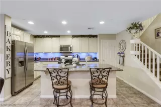 Photo #1: 2224463 Listing