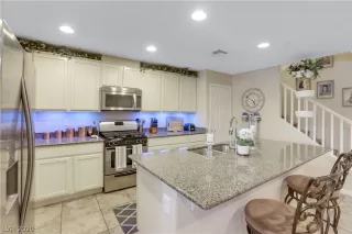 Photo #3: 2224463 Listing