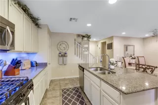 Photo #4: 2224463 Listing