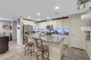 Photo #5: 2224463 Listing