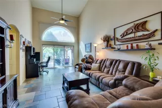 Photo #2: 2224528 Listing