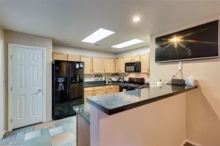 Photo #5: 2224528 Listing