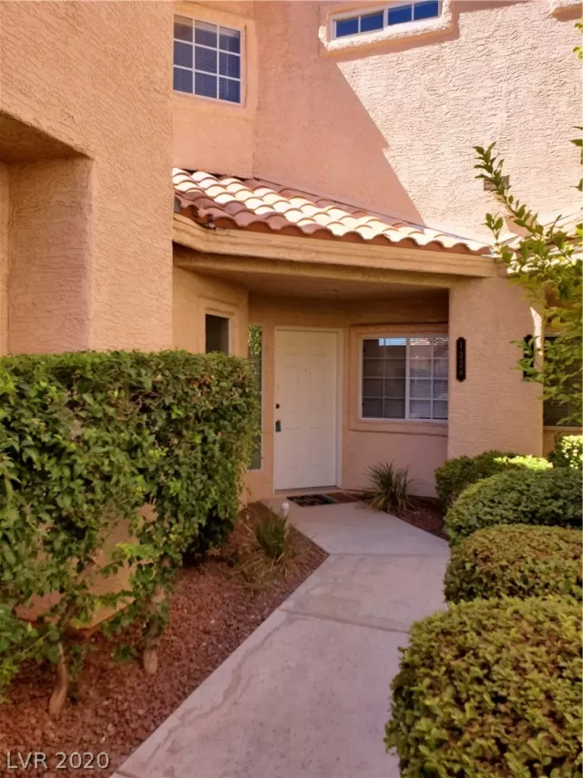 MLS: 2224624 Condo For Sale