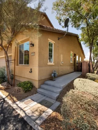 Photo #2: 2224668 Listing