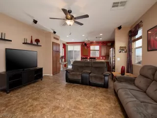 Photo #3: 2224668 Listing