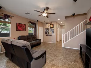 Photo #4: 2224668 Listing