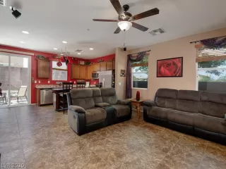 Photo #5: 2224668 Listing