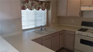 Photo #5: 2224690 Listing