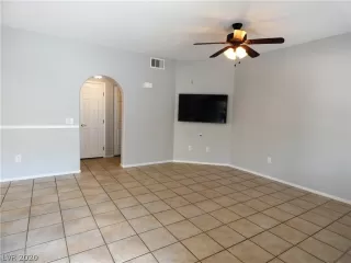 Photo #4: 2224703 Listing