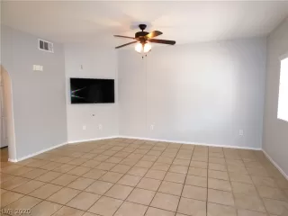 Photo #5: 2224703 Listing