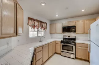 Photo #4: 2224835 Listing