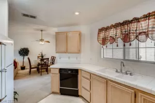 Photo #5: 2224835 Listing