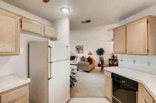 Photo #6: 2224835 Listing