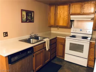 Photo #4: 2224866 Listing