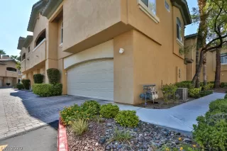 Photo #1: 2224885 Listing 