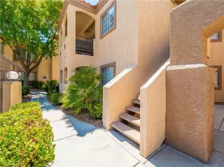 Photo #2: 2224916 Listing