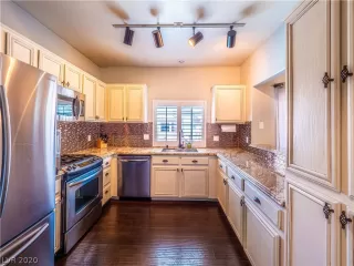 Photo #5: 2224916 Listing