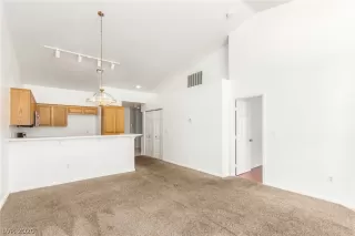 Photo #2: 2224931 Listing