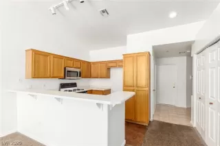 Photo #3: 2224931 Listing