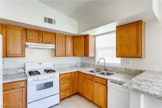 Photo #4: 2224968 Listing