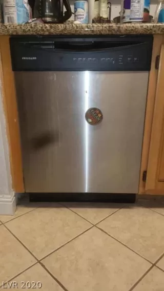 Photo #6: 2225189 Listing